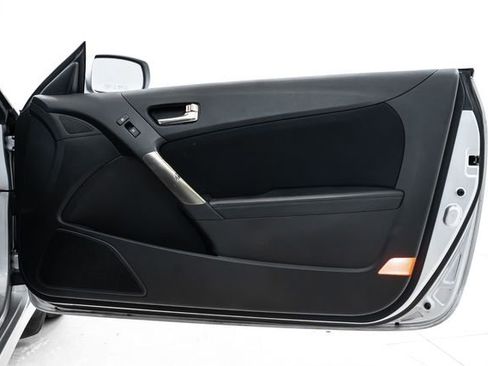 Used 2015 Hyundai Genesis 3.8 image 24