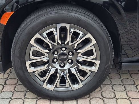 Used 2024 GMC Yukon Denali Ultimate image 12