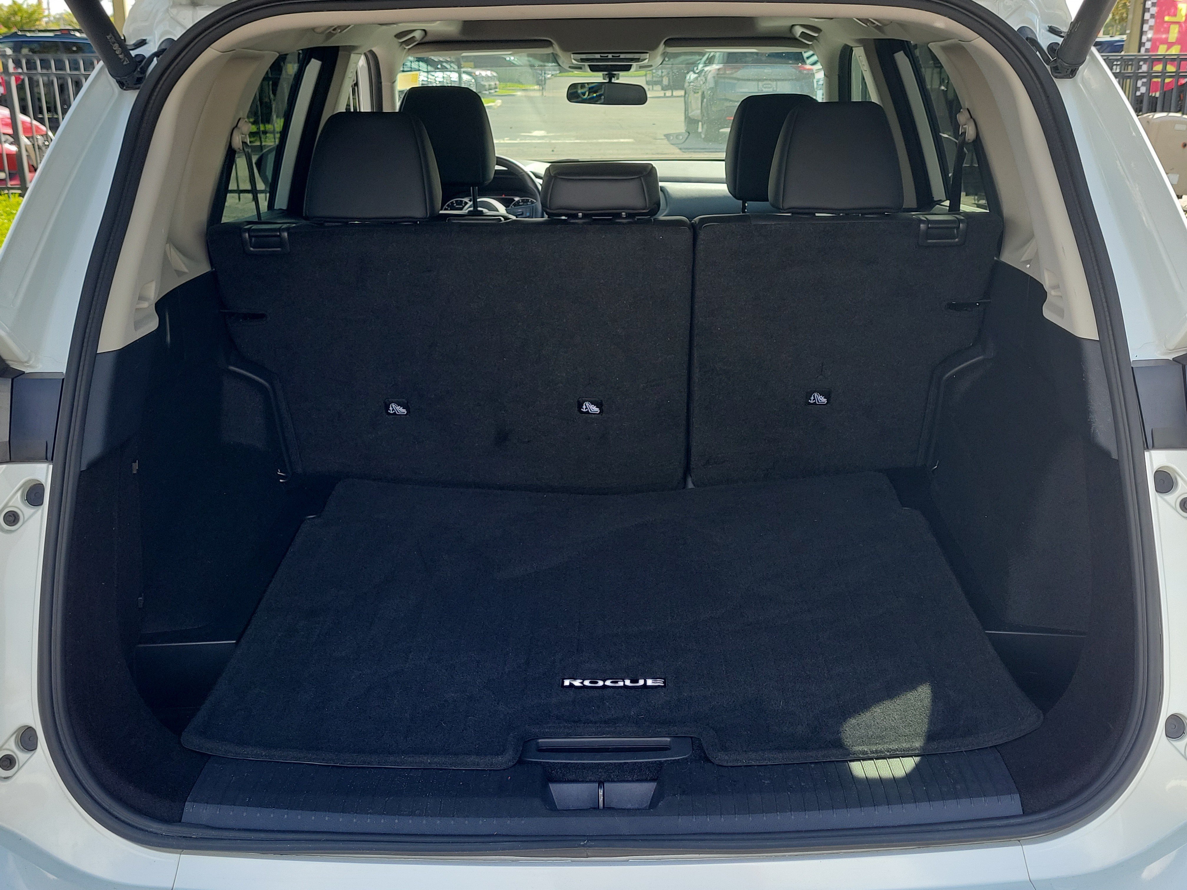 Certified 2024 Nissan Rogue SV w/ SV Premium Package FWD image 6
