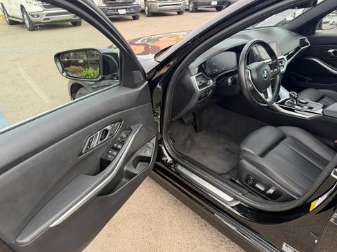 Used 2019 BMW 330i Sedan w/ Convenience Package RWD image 16