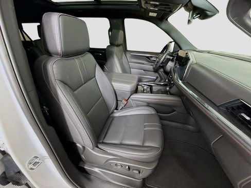 Used 2025 Chevrolet Suburban RST w/ RST Capability Package image 30