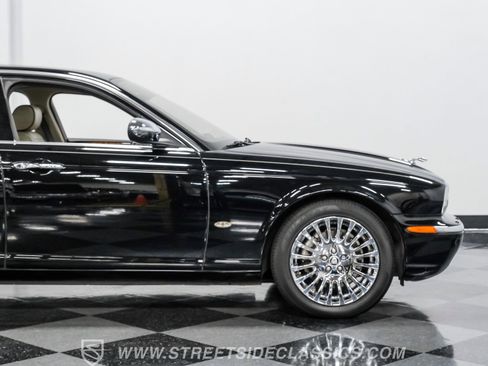 Used 2007 Jaguar XJ8 L RWD image 28