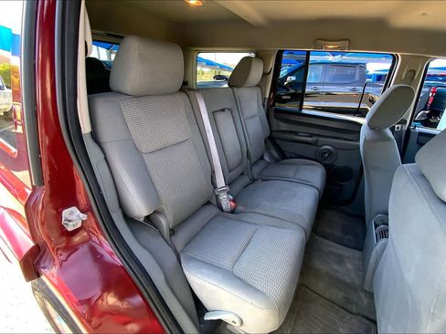 Used 2007 Jeep Commander Sport image 19