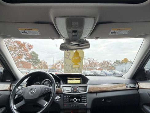 Used 2010 Mercedes-Benz E 350 4MATIC Sedan image 16