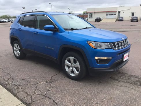 Used 2020 Jeep Compass Latitude w/ Cold Weather Group AWD/4WD image 4