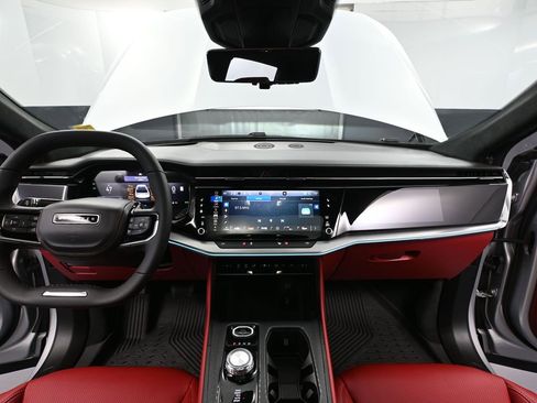 Used 2025 Jeep Wagoneer S Launch Edition image 29