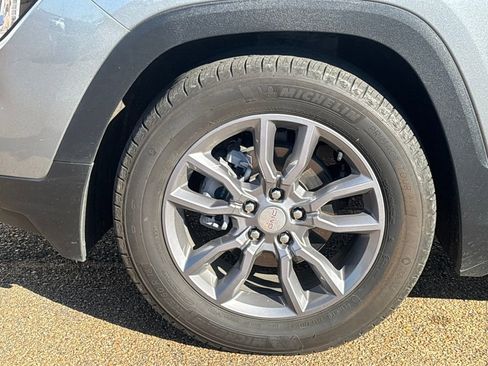 Used 2024 GMC Terrain SLT w/ Tech Package image 23