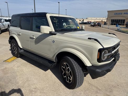 Used 2025 Ford Bronco Outer Banks image 19