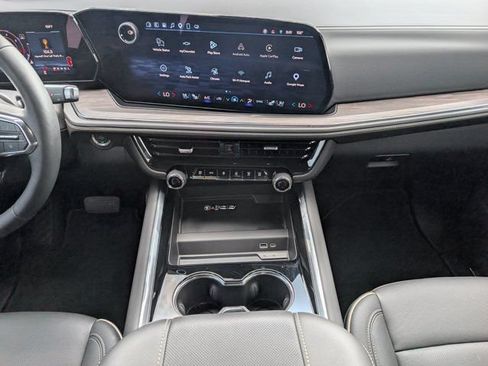 Used 2025 Chevrolet Tahoe Premier RWD image 7