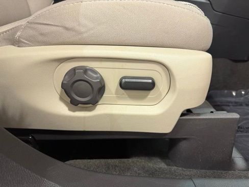 Used 2014 Ford Explorer XLT image 26