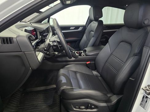 Certified 2025 Porsche Cayenne Coupe image 14