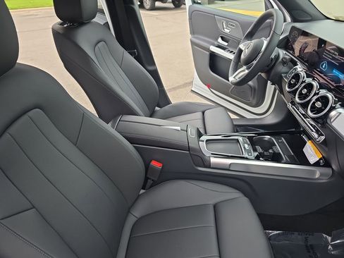 New 2025 Mercedes-Benz GLB 250 image 10