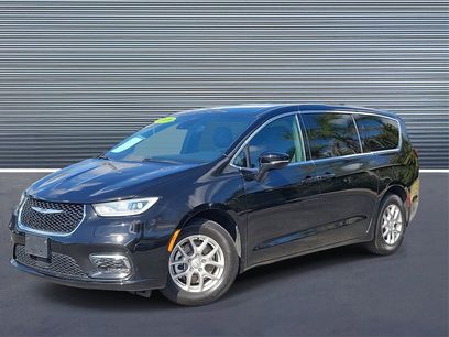 Used 2026 Chrysler Pacifica Select
