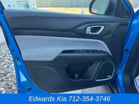 Used 2022 Jeep Compass Latitude w/ Sun and Sound Group image 21