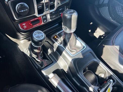 Certified 2021 Jeep Wrangler Unlimited Rubicon w/ Xtreme Recon 35" Tire Package image 17