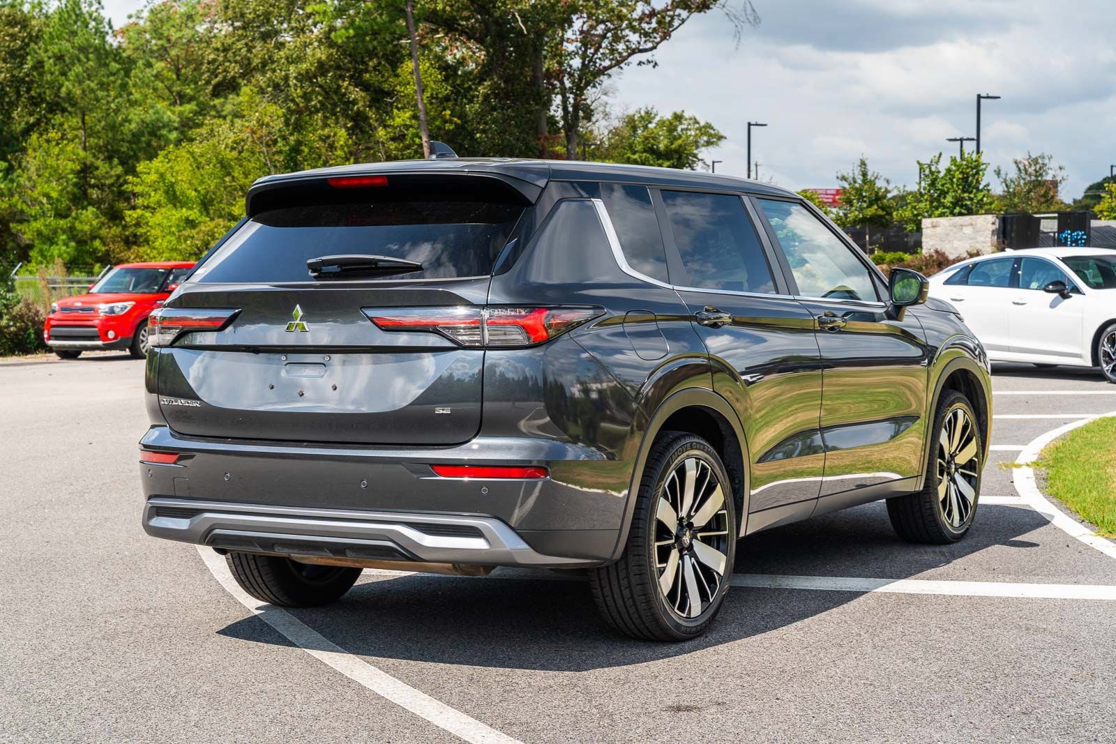 Used 2025 Mitsubishi Outlander SE FWD image 7