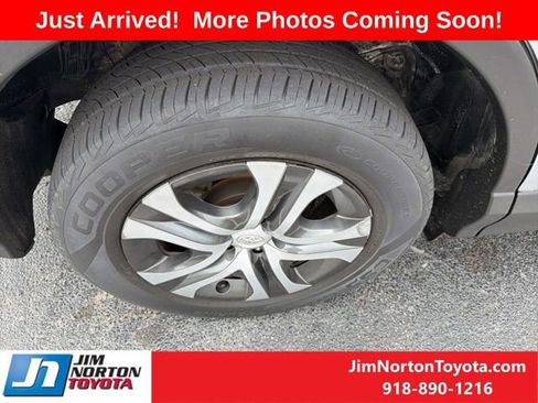Used 2018 Toyota RAV4 LE image 6