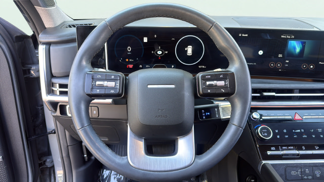 Used 2025 Hyundai Santa Fe Limited FWD image 17