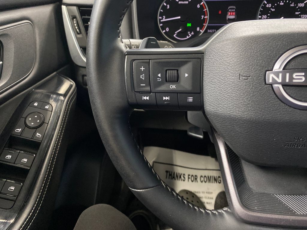 Used 2025 Nissan Rogue SV AWD/4WD image 19