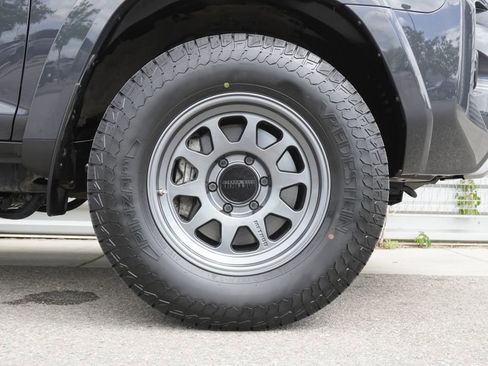 Used 2024 Toyota 4Runner TRD Off-Road Premium AWD/4WD image 33