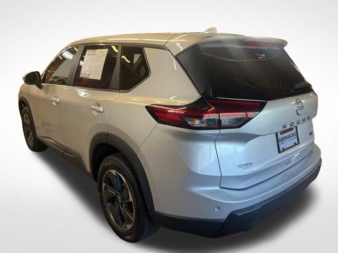 Used 2024 Nissan Rogue SV FWD image 6