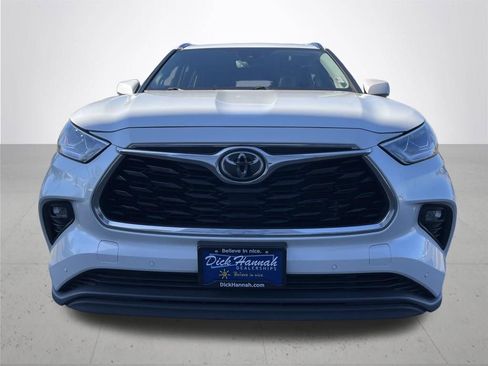 Used 2022 Toyota Highlander Limited AWD/4WD image 3
