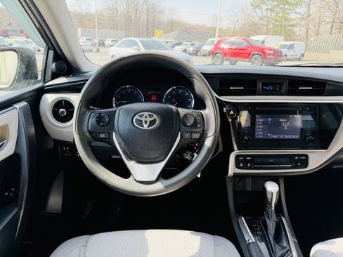 Used 2018 Toyota Corolla LE image 6
