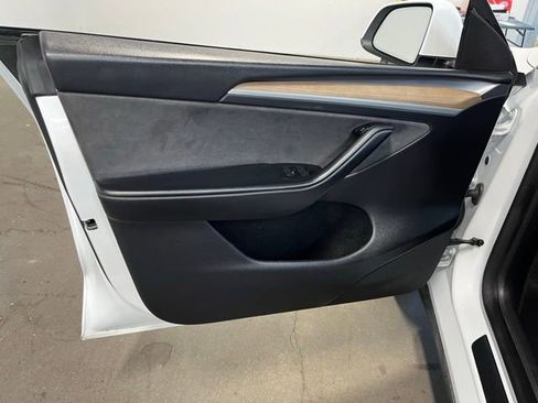 Used 2024 Tesla Model Y Long Range AWD/4WD image 24