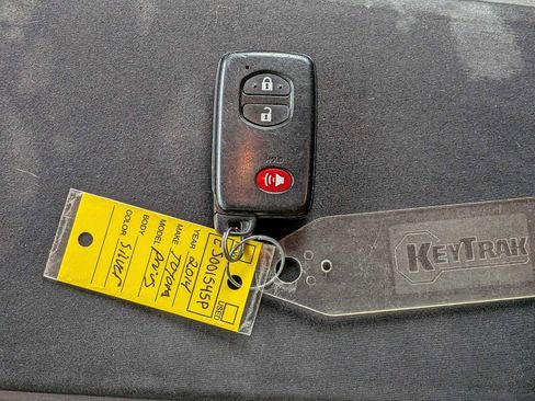 Used 2014 Toyota Prius V Two image 32