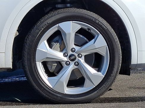 Certified 2025 Audi Q5 2.0T Premium Plus w/ Premium Plus Package image 8