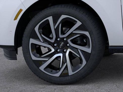 New 2026 Lincoln Navigator L Reserve AWD/4WD image 19