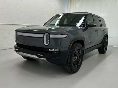 Used 2023 Rivian R1S Adventure image 4