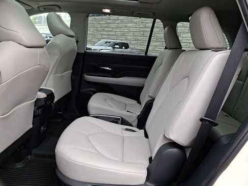 Used 2024 Toyota Grand Highlander Limited image 10