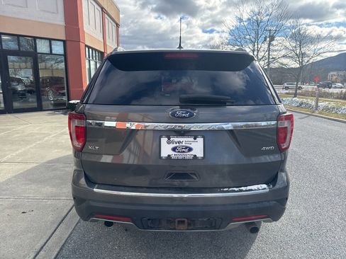 Used 2018 Ford Explorer XLT w/ Equipment Group 202A image 6