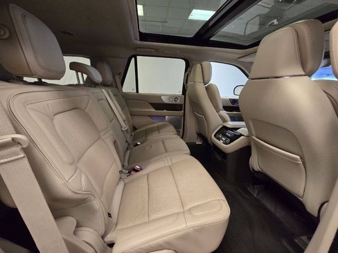 Used 2019 Lincoln Navigator Reserve AWD/4WD image 16