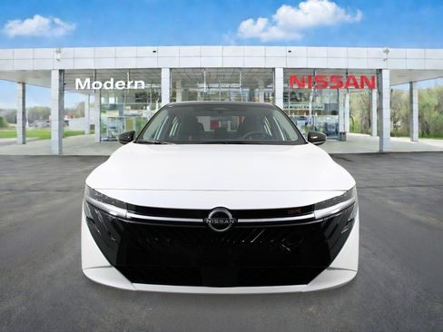 New 2027 Nissan Sentra SR w/ Floor Mat Package FWD image 8