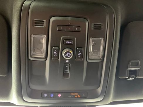 Used 2023 GMC Yukon XL Denali AWD/4WD image 32