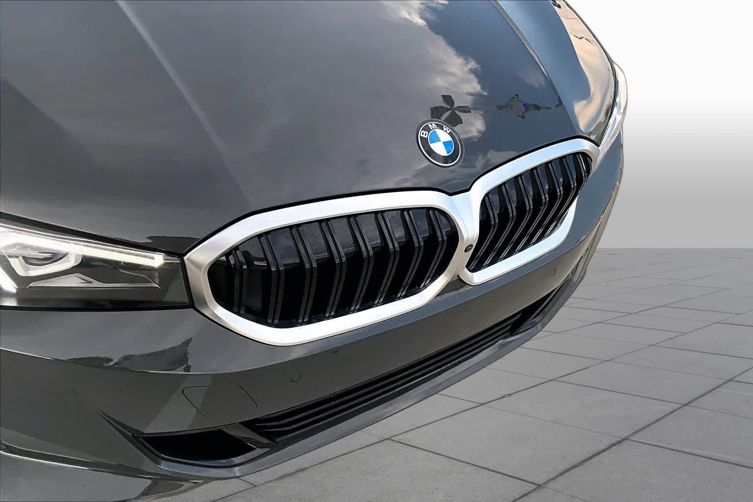 Used 2025 BMW 330i Sedan w/ Premium Package RWD image 28