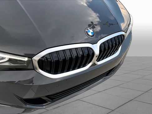 Used 2025 BMW 330i Sedan w/ Premium Package RWD image 28
