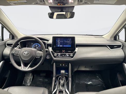 Used 2023 Toyota Corolla Cross XLE image 14