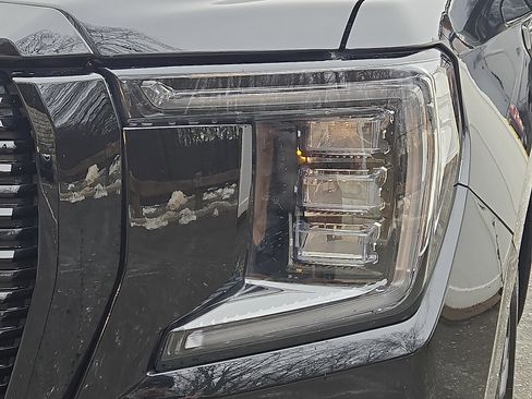 Used 2021 GMC Yukon Denali w/ Denali Ultimate Package image 9