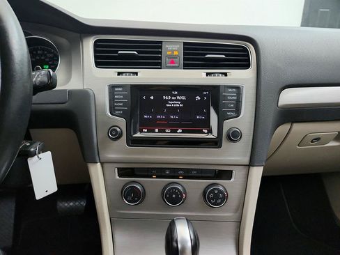 Used 2015 Volkswagen Golf S FWD image 17