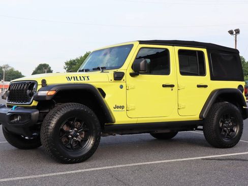 Used 2024 Jeep Wrangler Unlimited AWD/4WD image 9