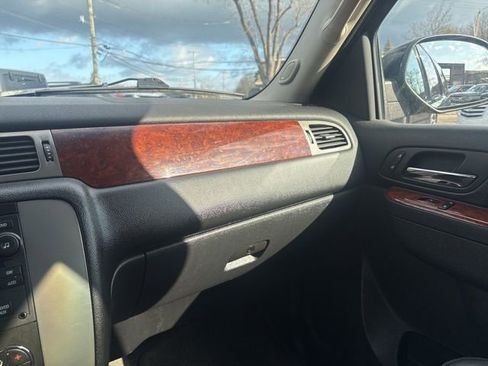 Used 2011 GMC Yukon XL SLT image 21