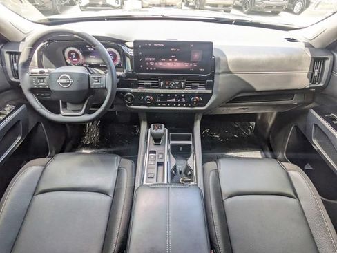Certified 2026 Nissan Pathfinder SL w/ SL Premium Package FWD image 16