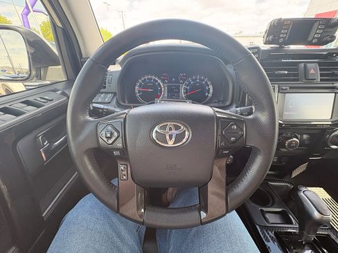 Used 2018 Toyota 4Runner TRD Off-Road Premium AWD/4WD image 21