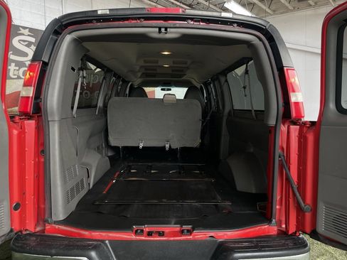 Used 2015 Chevrolet Express 3500 LS w/ Chrome Appearance Package image 9