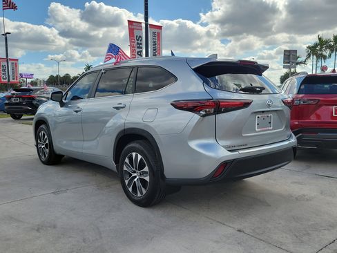 Used 2024 Toyota Highlander LE image 8