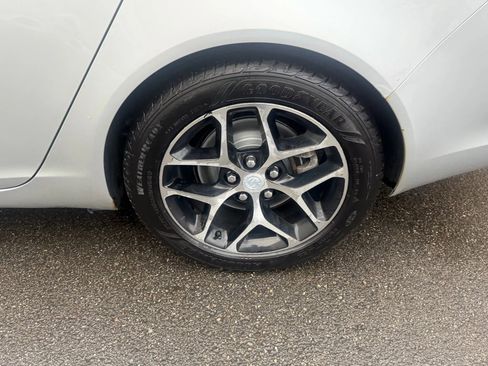 Used 2017 Buick Regal Sport Touring image 9