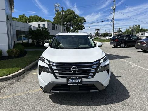 Certified 2025 Nissan Rogue SL AWD/4WD image 3